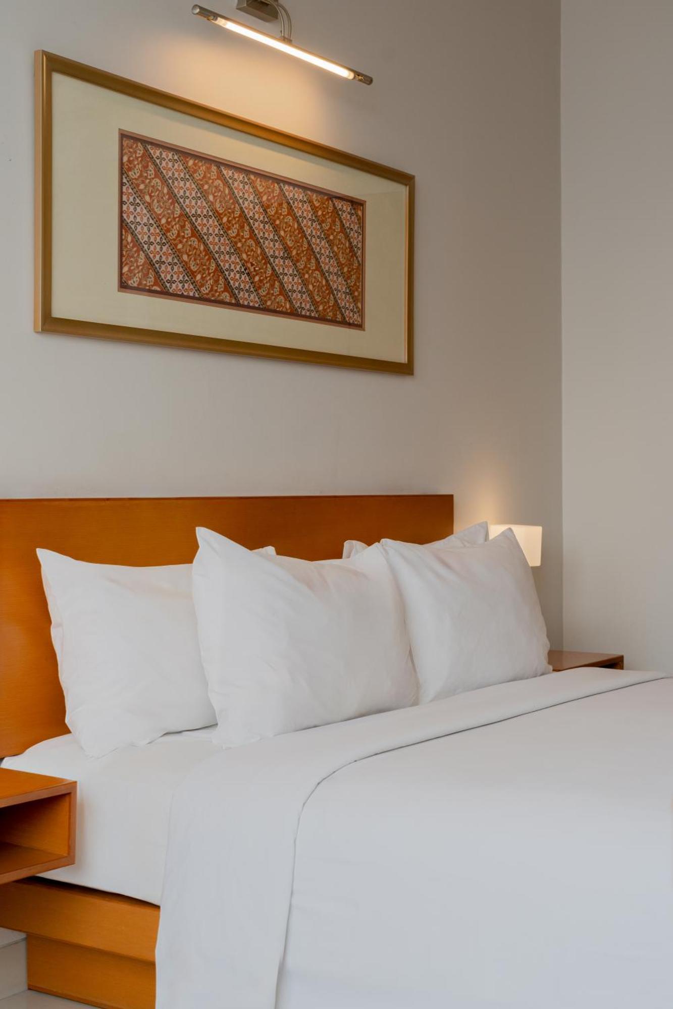 The Capital Hotel Σουραμπάγια Εξωτερικό φωτογραφία